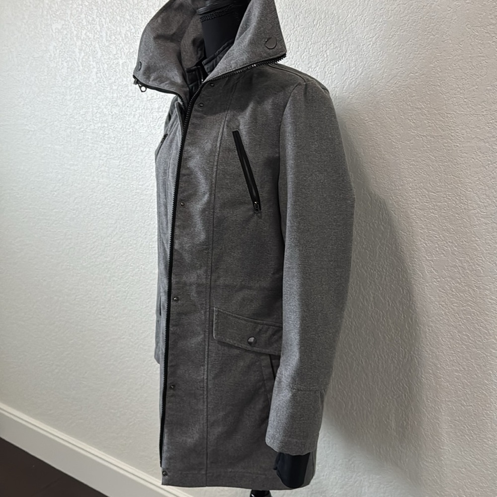 Liz Claiborne woman’s gray coat size medium - Picture 4 of 9